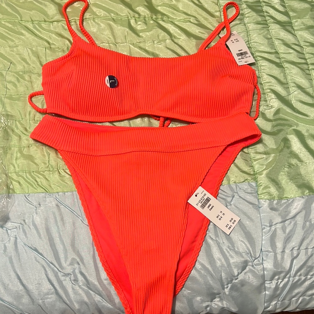 NWT, very beautiful color!